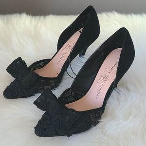 *BRAND NEW* Intricate Lace Chinese Laundry Heels 6